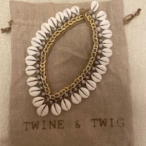 Twine and Twig brand new necklace with shell detailing